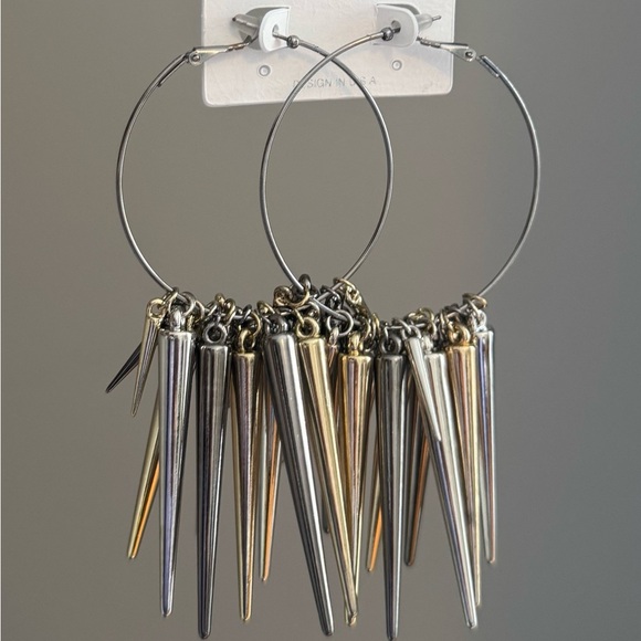 Spikes Hoop Earrings -pierced
(New) - Picture 2 of 4